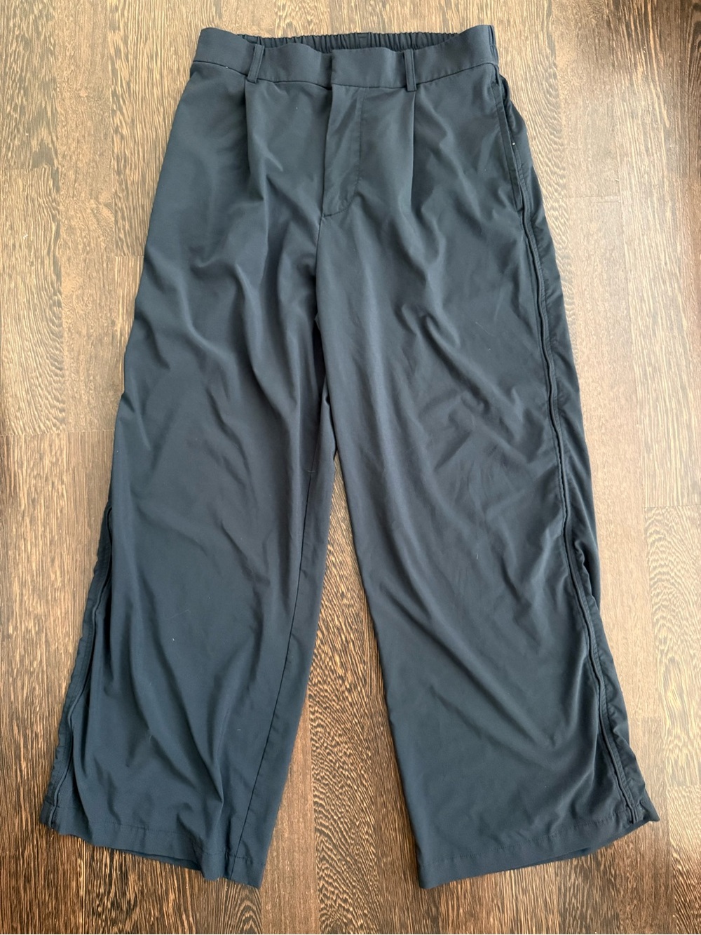 Vuori Women's Size Medium Navy Blue Villa Trouser Wide Leg Pants Cropped 26” - Picture 1 of 4